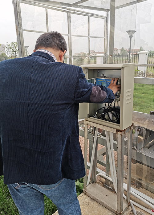 為某環(huán)保企業(yè)指導(dǎo)安裝超聲波液位計(jì)